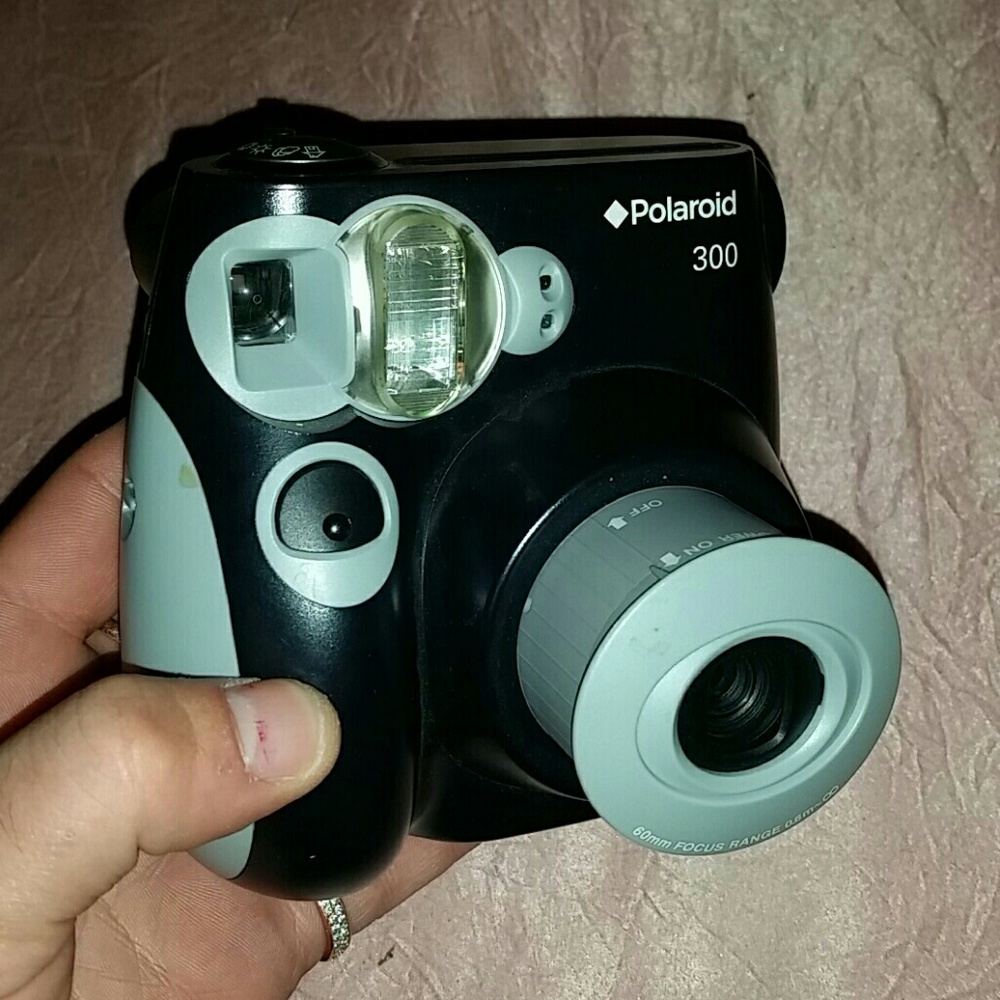 Polaroid Camera - Picture 4 of 4